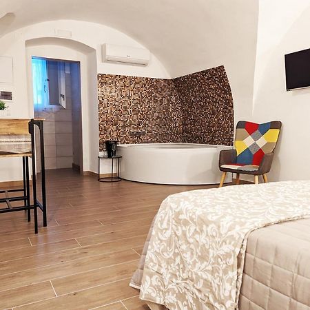 Dama Suite Love & Private Jacuzzi Барі Екстер'єр фото