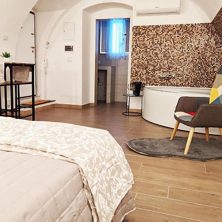 Dama Suite Love & Private Jacuzzi Барі Екстер'єр фото