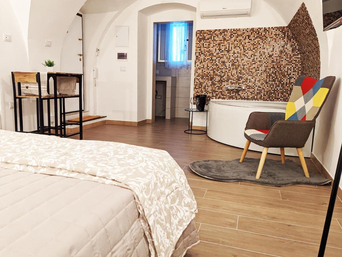 Dama Suite Love & Private Jacuzzi Барі Екстер'єр фото